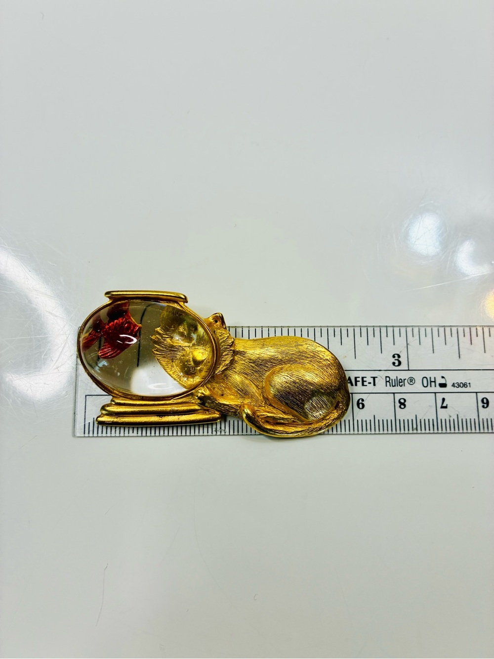 VTG Gold Cat Brooch with Red Fish Accent Lucite Chunky Fishbowl Feline Lovers - Picture 12 of 14